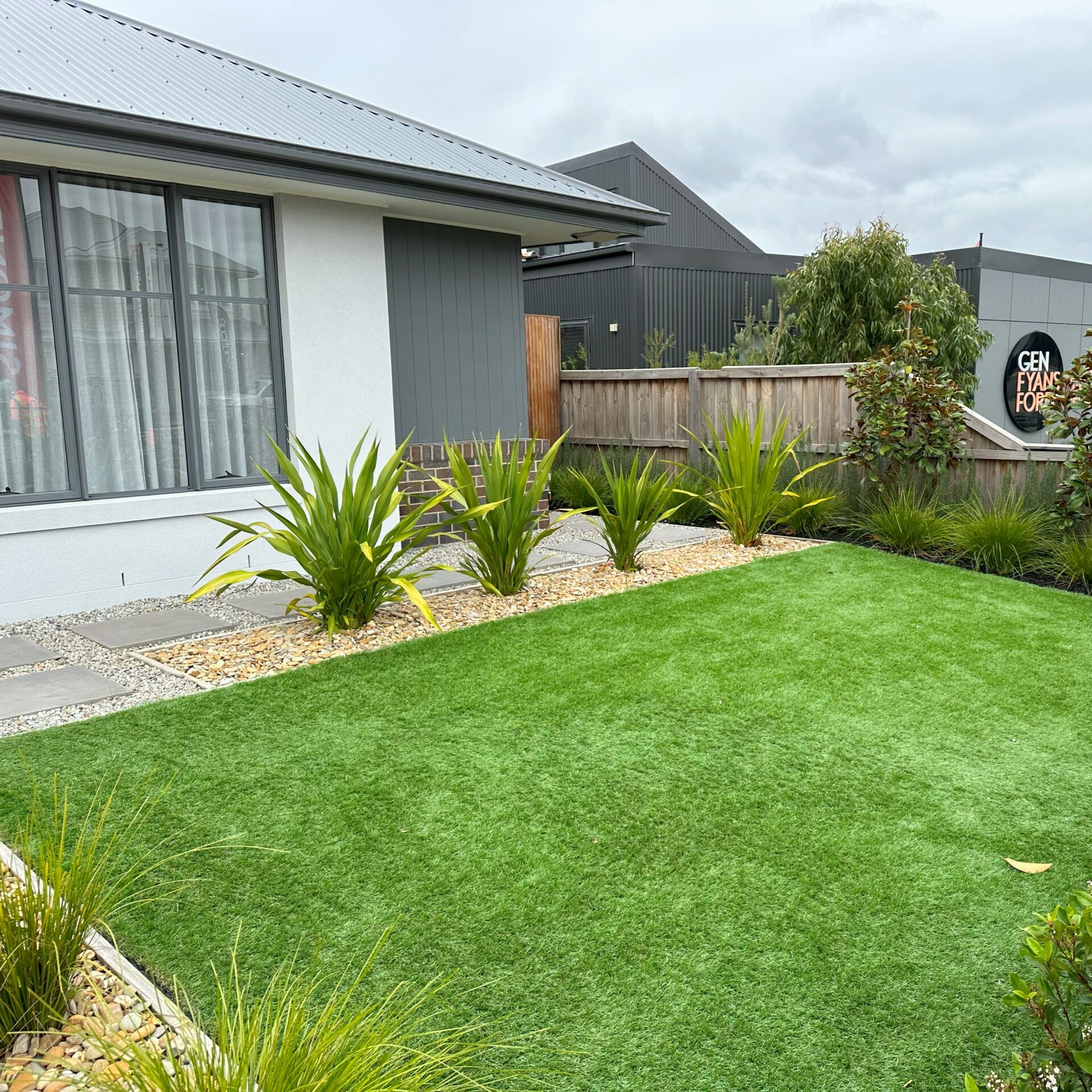 sq simple synthetic turf